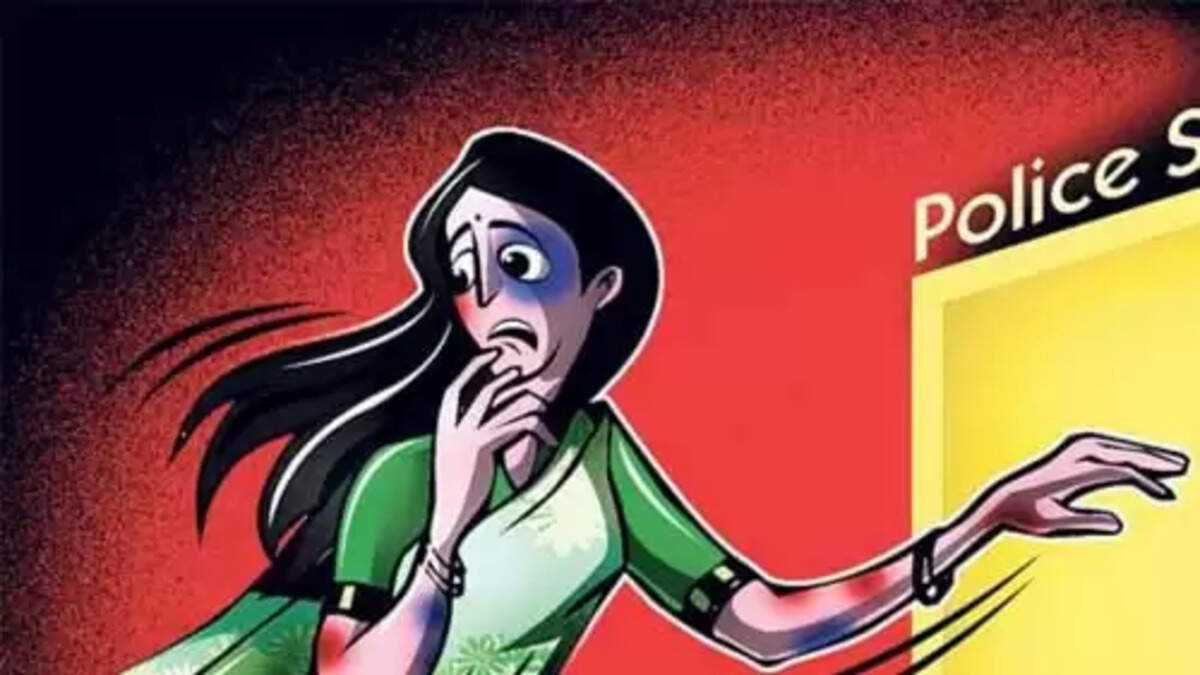 विवाहबाह्य संबंधामुळे पतीने मांडला विवाहितेचा छळ; तिच्या देखत फोनवर बोलायचा!