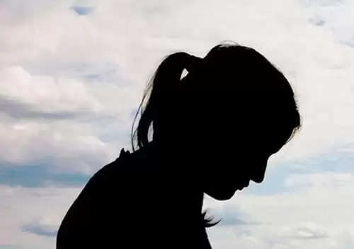 धक्कादायक… दोन मैत्रिणींच्‍या मदतीने १५ वर्षीय मुलीवर लैंगिक अत्‍याचार!; २३ वर्षीय विवाहित तरुणाला मलकापूरमध्ये अटक, मदत करणाऱ्या दोन युवतींविरुद्धही गुन्‍हा दाखल