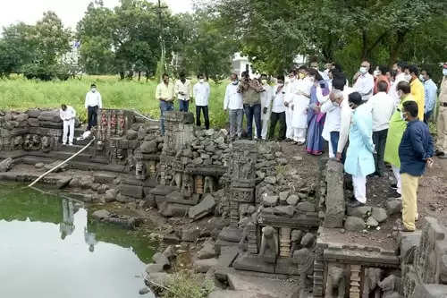 खासदार सुप्रिया सुळे सिंदखेड राजात… “सिंदखेड राजा, लोणार व शेगाव शहरांना जोडण्याची योजना हाती घेणार; मुख्यमंत्र्यांना भेटणार!’