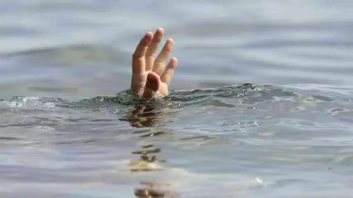 swiming hand